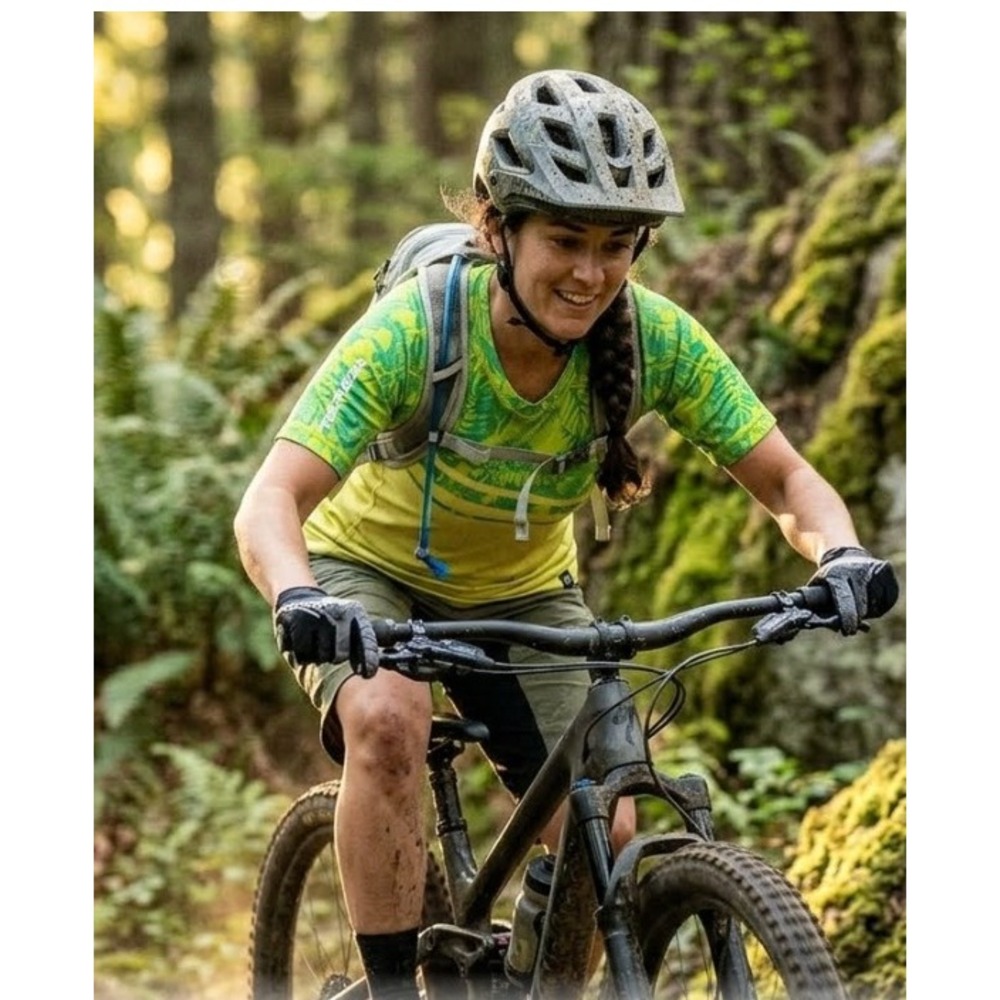 Race Face Womens MTB Jersey Small S Neon Yellow Green Short Sleeve V-Neck